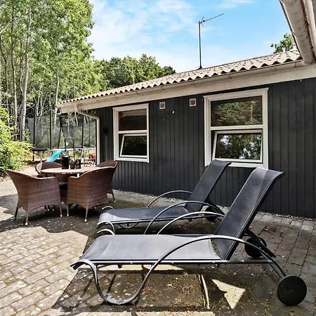 8864-glesborg-bosholmstien-5 بيت للعطل